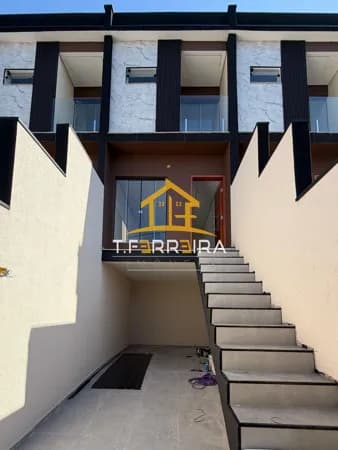 Lindo Sobrado Frontal com amplo quintal nos fundos na Vila São Francisco!!!
