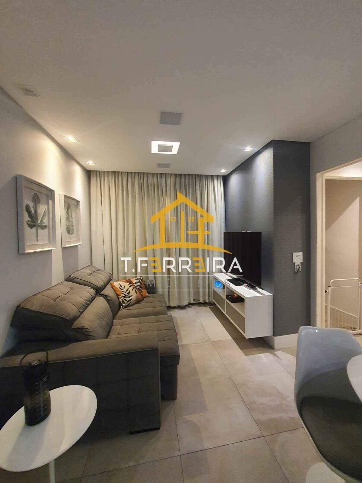 Apartamento com 02 dormitórios a 3 min. caminhando até o Metrô Tatuapé!!!