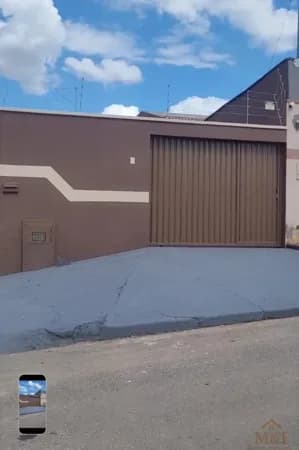 Casa 2 quartos sendo 1 suíte com piscina e churrasqueira