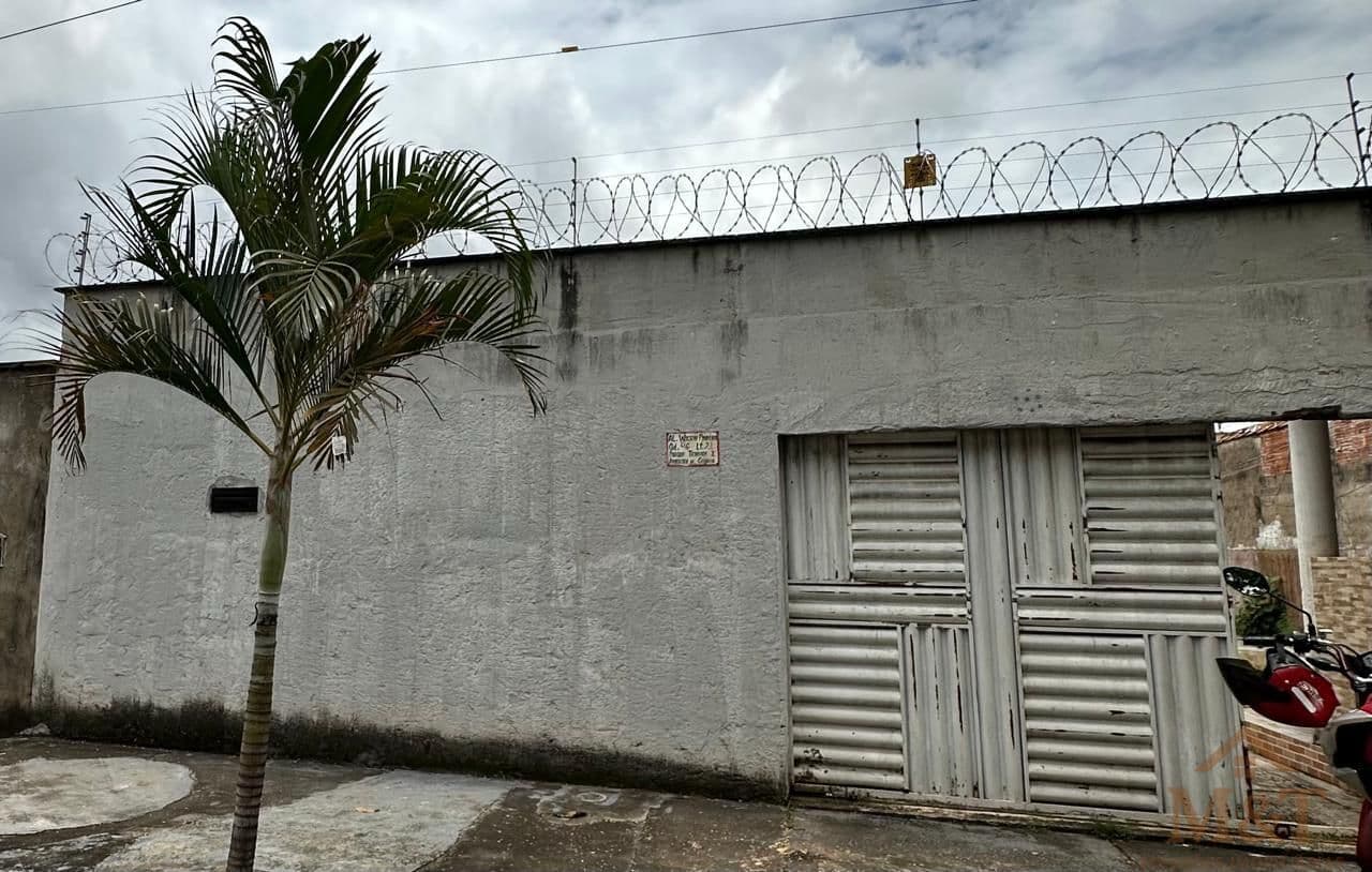 Casa com 372,60 m2 de lote em Parque Trindade em Aparecida de Goiânia