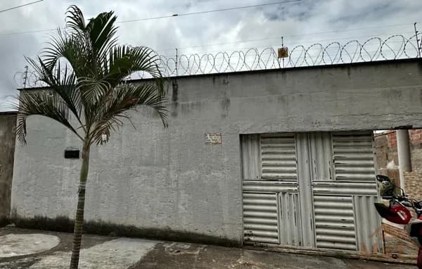 Casa com 372,60 m2 de lote em Parque Trindade em Aparecida de Goiânia