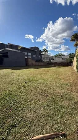 Lote de 381 m2 no Condomínio Valência