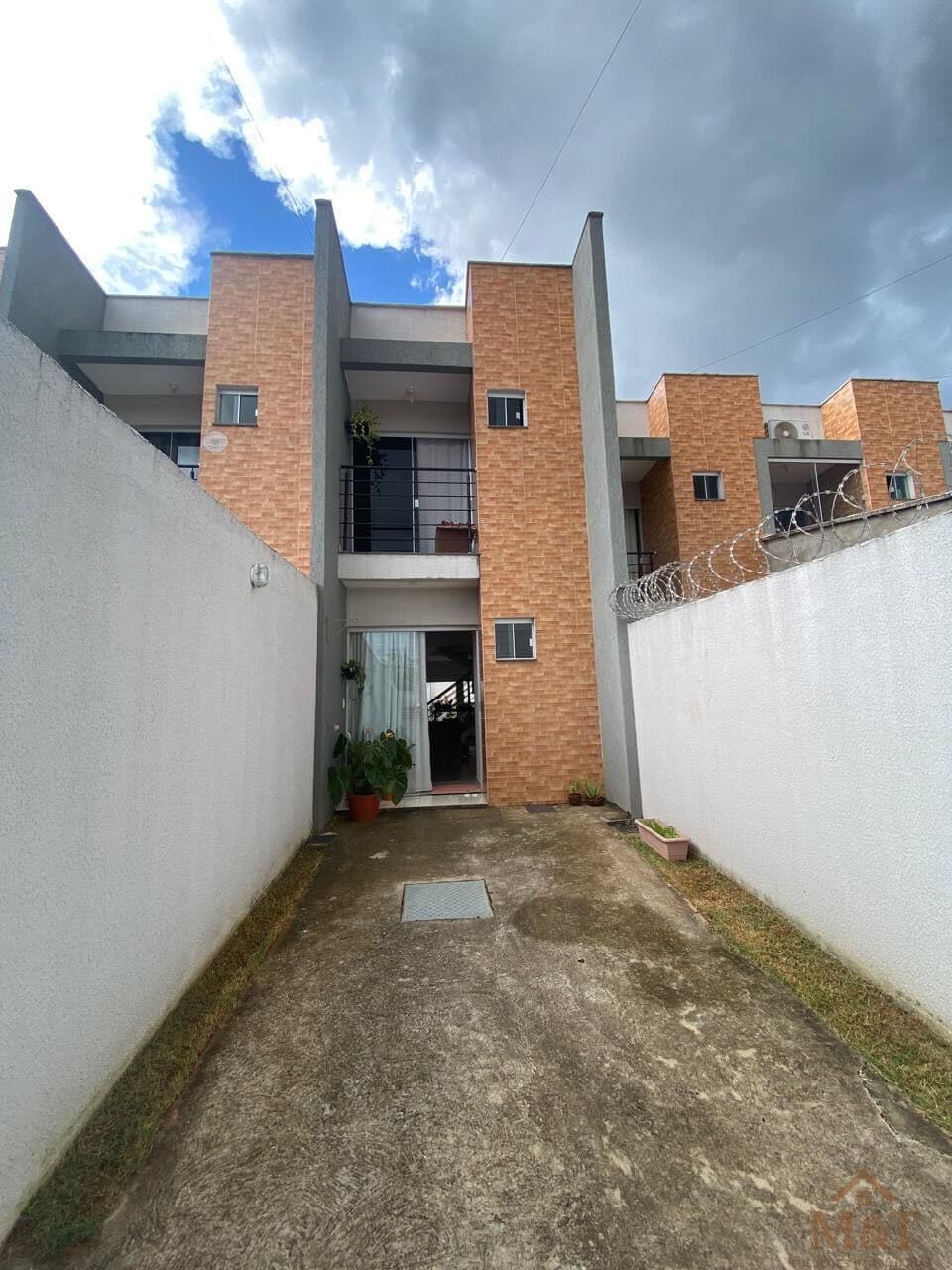 Sobrado no Setor Jardim São José com 2 suítes