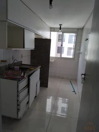 Apartamento de 2 quartos, com armários, próximo do Buriti Shopping