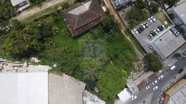 Terreno à venda no bairro Centro em São Lourenço da Mata/PE