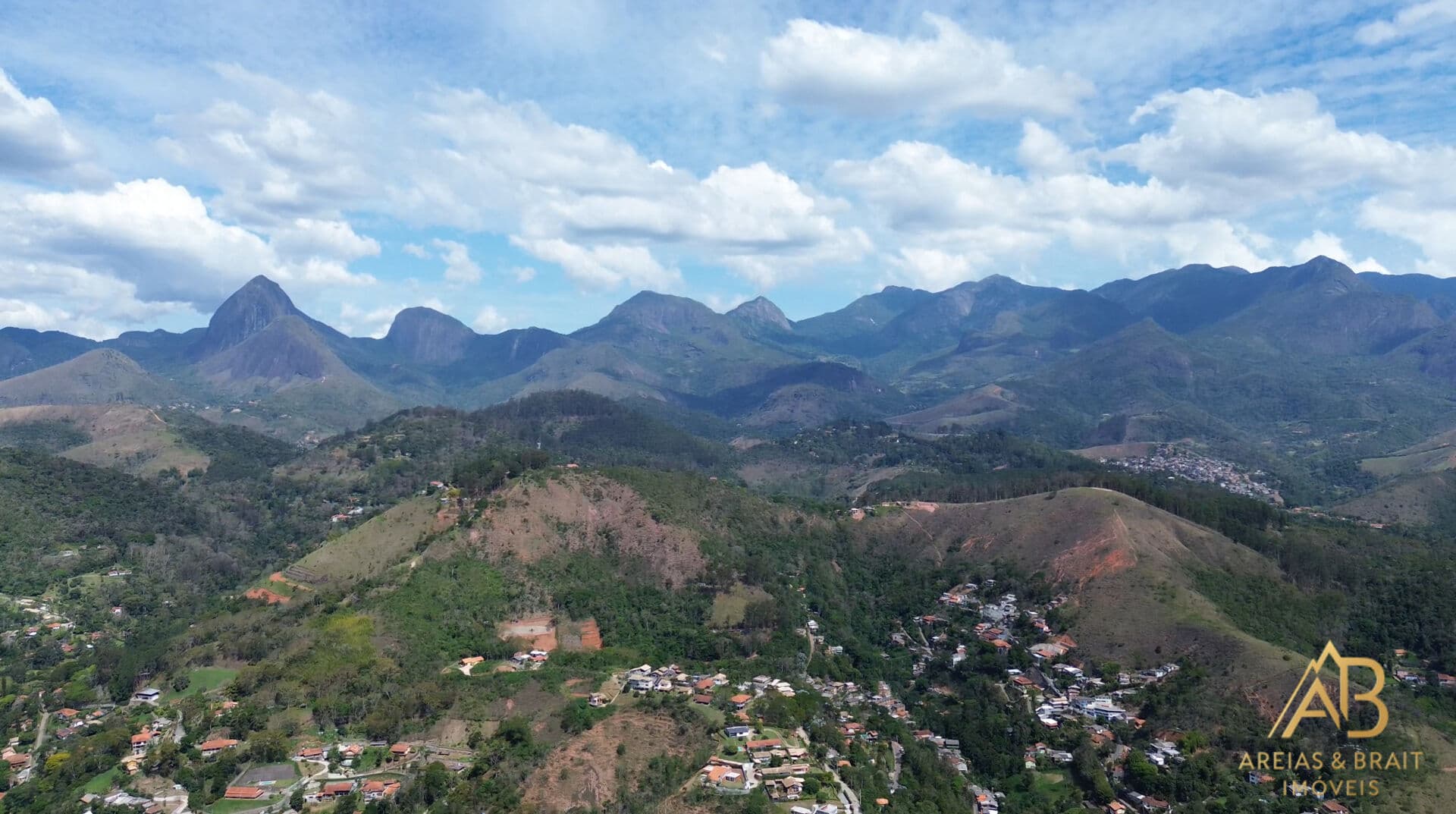 Lote Exclusivo no Condomínio Mundéus em Itaipava - com 2.527,03 m² - Petrópolis, RJ