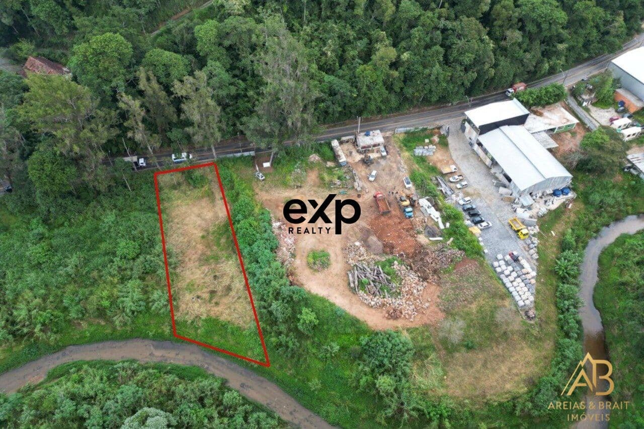 Terreno à Venda em Itaipava com 1.390,72 m² por R$ 420.000,00 - Petrópolis, RJ