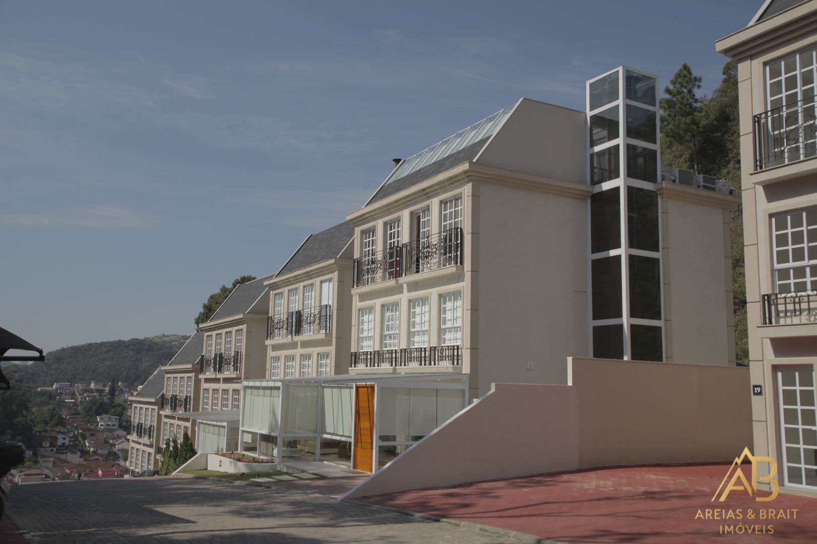 Casa Contemporânea de Alto Padrão em Condomínio Fechado - Valparaíso
