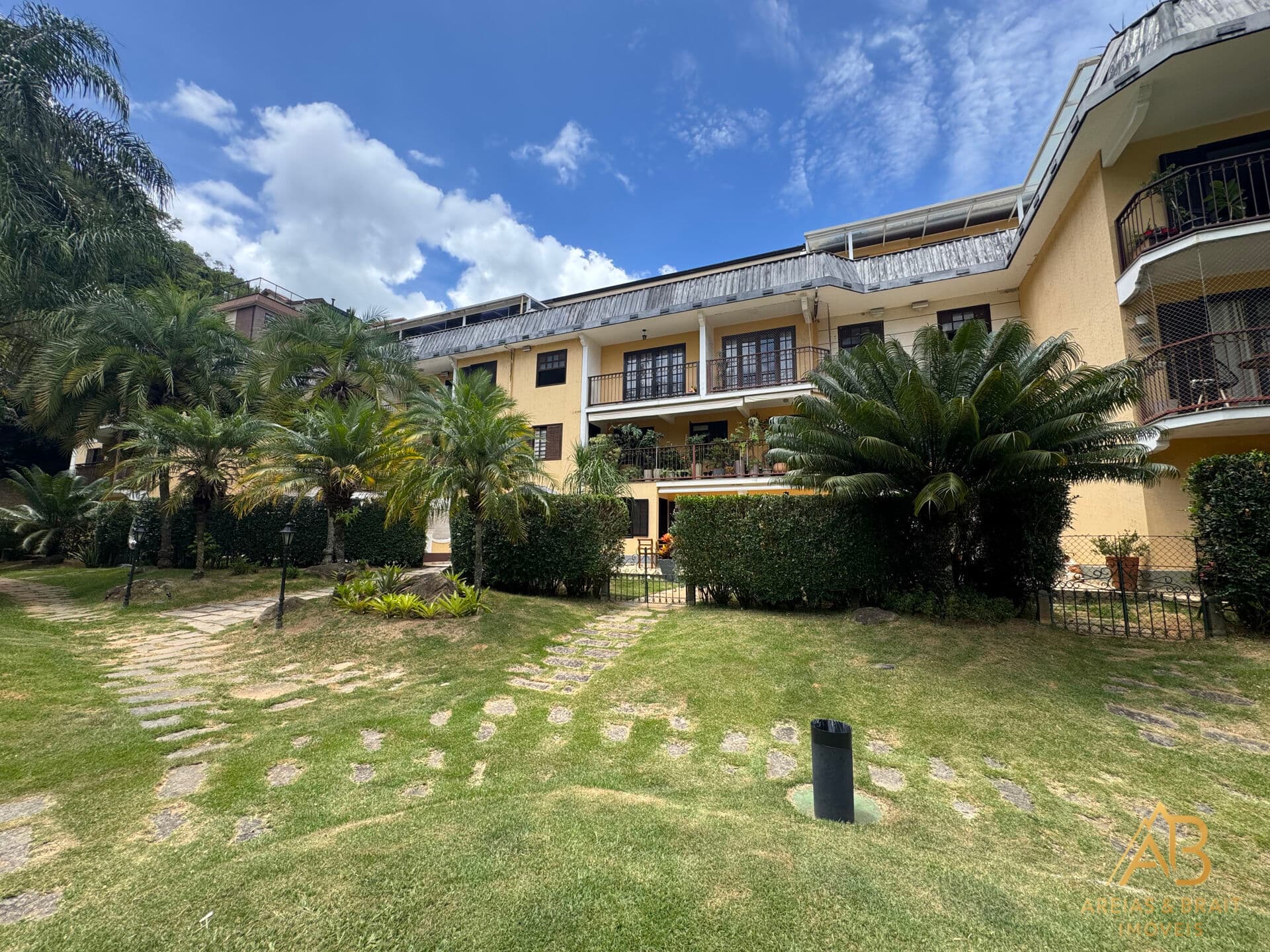 Apartamento Garden à venda com 104 m² e 3 quartos em Itaipava por R$ 698.000,00