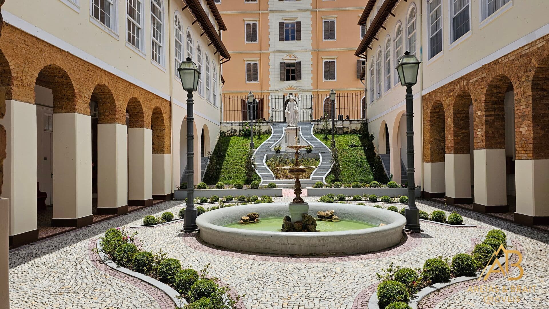 Charme Histórico e Modernidade no Centro de Petrópolis: Studio de Alto Padrão no São Vicente Residence