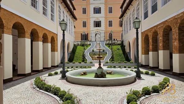 Charme Histórico e Modernidade no Centro de Petrópolis: Studio de Alto Padrão no São Vicente Residence