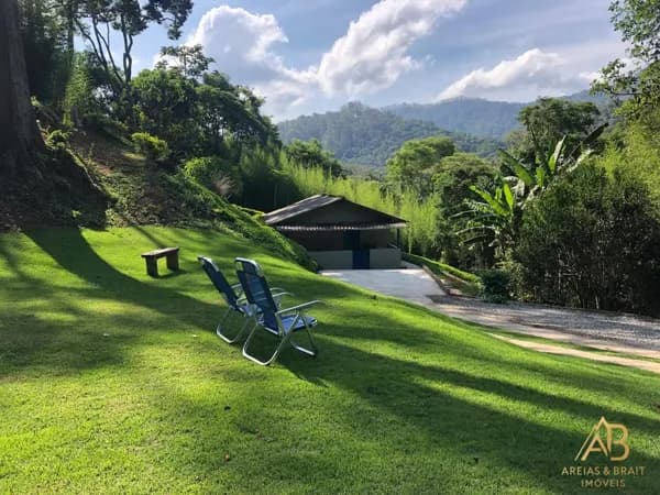 Refúgio Exclusivo! Terreno de 20.000 m² no condomínio Fazenda Montes Alpha, em Itaipava, com Casa de Apoio de 80 m² por R$ 697.000,00