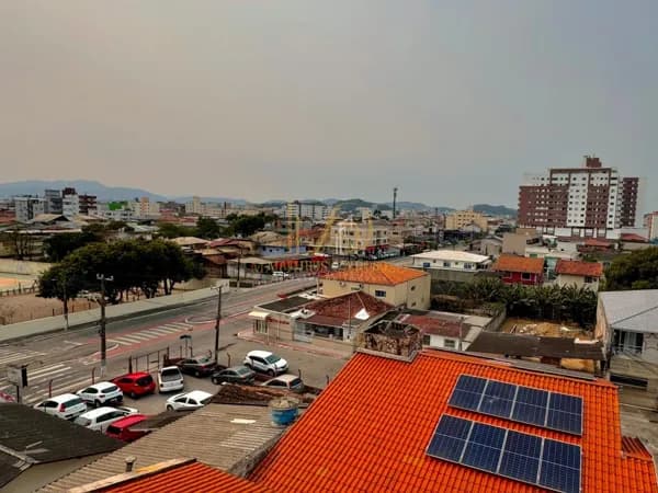 Apartamento três quartos, sendo uma suite