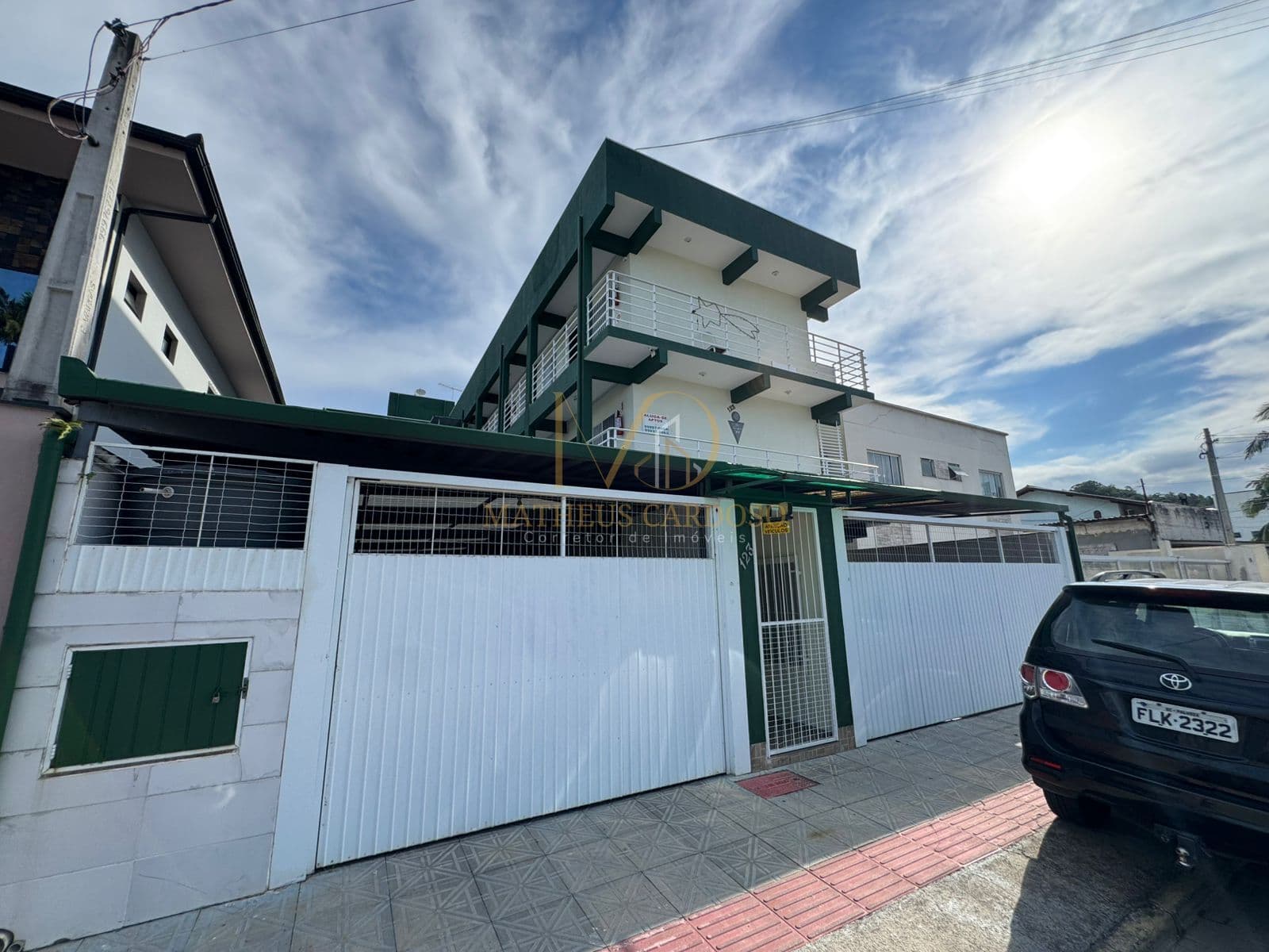 Prédio Residencial com 15 apartamentos em Passa Vinte, Palhoça/SC