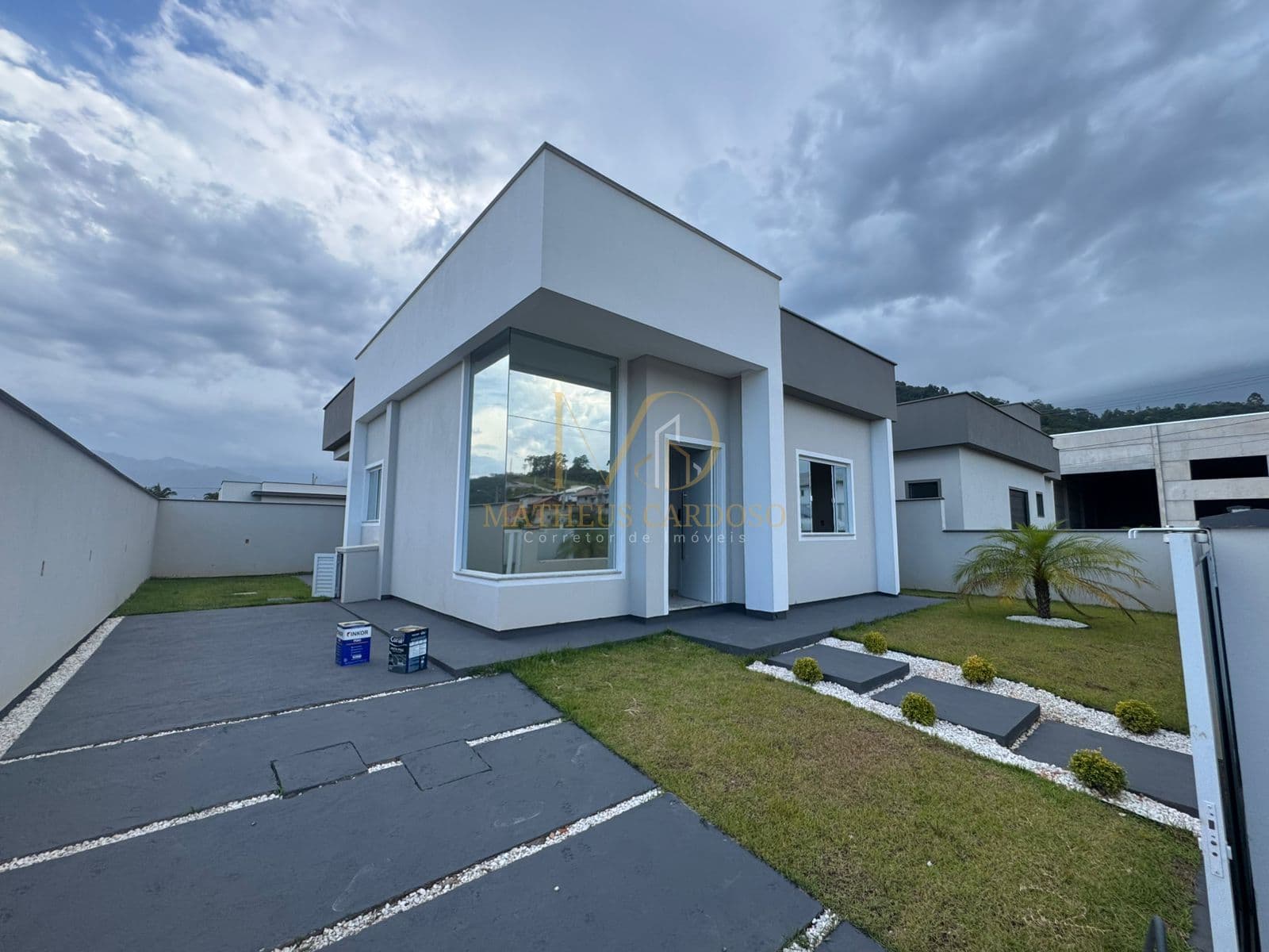 Casa Alto Padrão, com três dormitórios, em Alto Aririu, Palhoça/SC