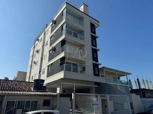 Apartamento três quartos, sendo uma suite