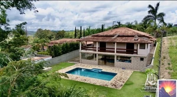 Fazenda/Sítios/Chácaras em Pinhalzinho - Centro
