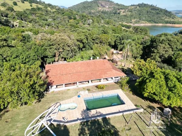 Fazenda/Sítios/Chácaras em Vargem - Centro