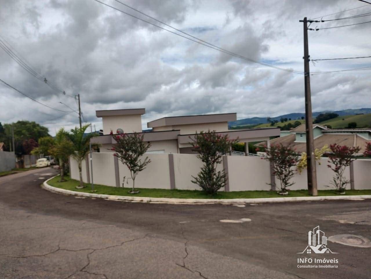 Fazenda/Sítios/Chácaras em Pinhalzinho - Centro