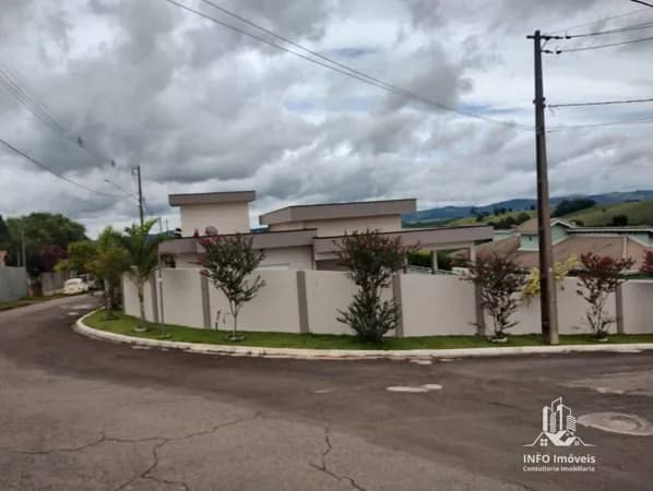 Fazenda/Sítios/Chácaras em Pinhalzinho - Centro