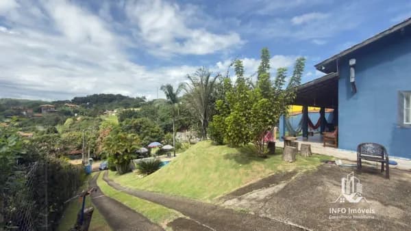 Fazenda/Sítios/Chácaras em Pinhalzinho - Centro