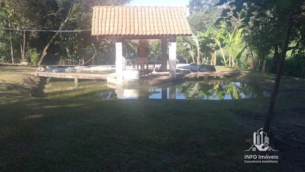 Fazenda/Sítios/Chácaras em Pinhalzinho - Centro
