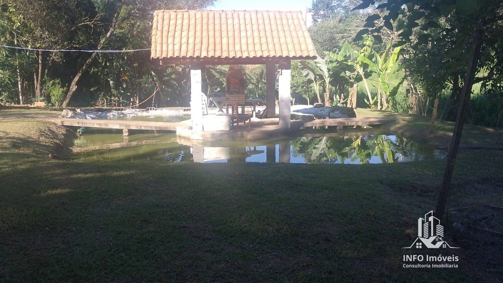 Fazenda/Sítios/Chácaras em Pinhalzinho - Centro