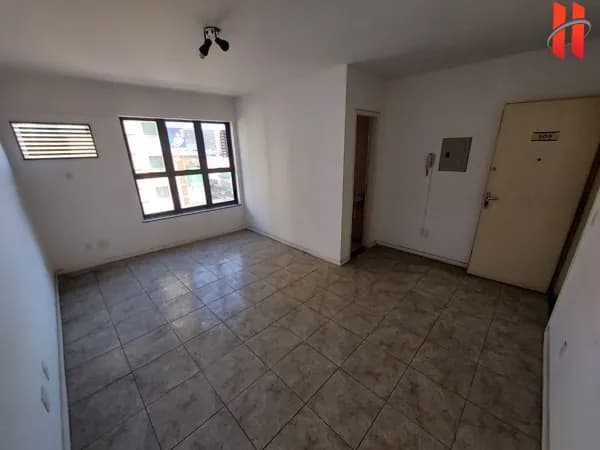 SALA COMERCIAL para alugar com 27m² de esquina com a Av. Brigadeiro Lima e Silva no Jardim 25 de Agosto - Duque de Caxias/RJ