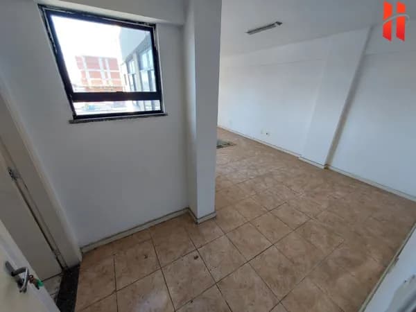 SALA COMERCIAL à venda com 42m² de esquina com a Av. Brigadeiro Lima e Silva no Jardim 25 de Agosto - Duque de Caxias/RJ
