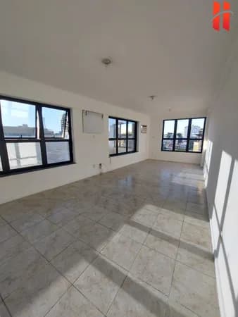 SALA COMERCIAL com 33m² de esquina com a Av. Brigadeiro Lima e Silva no Jardim 25 de Agosto - Duque de Caxias/RJ