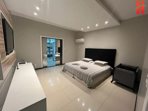 EXCELENTE CASA C/ 5 ANDARES NO JARDIM 25 DE AGOSTO.