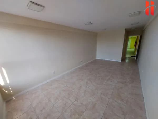SALA COMERCIAL com 28m² de esquina com a Av. Brigadeiro Lima e Silva no Jardim 25 de Agosto - Duque de Caxias/RJ