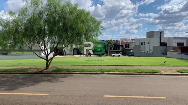 Terreno à Venda no Condomínio Tangará Residence