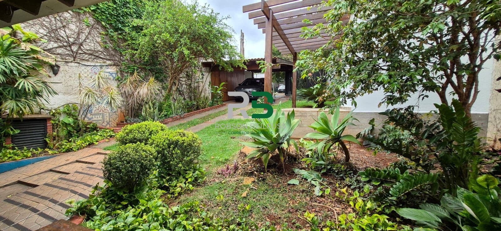 Casa à Venda no Jardim Universitário