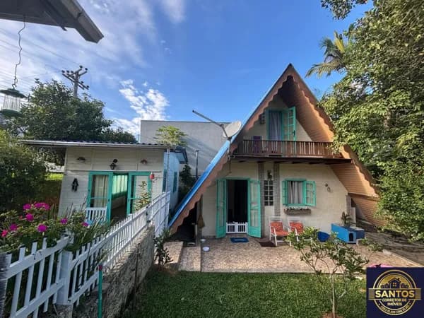 Casa Chalé , ótima localizaçao bairro dos Estados em Indaial.