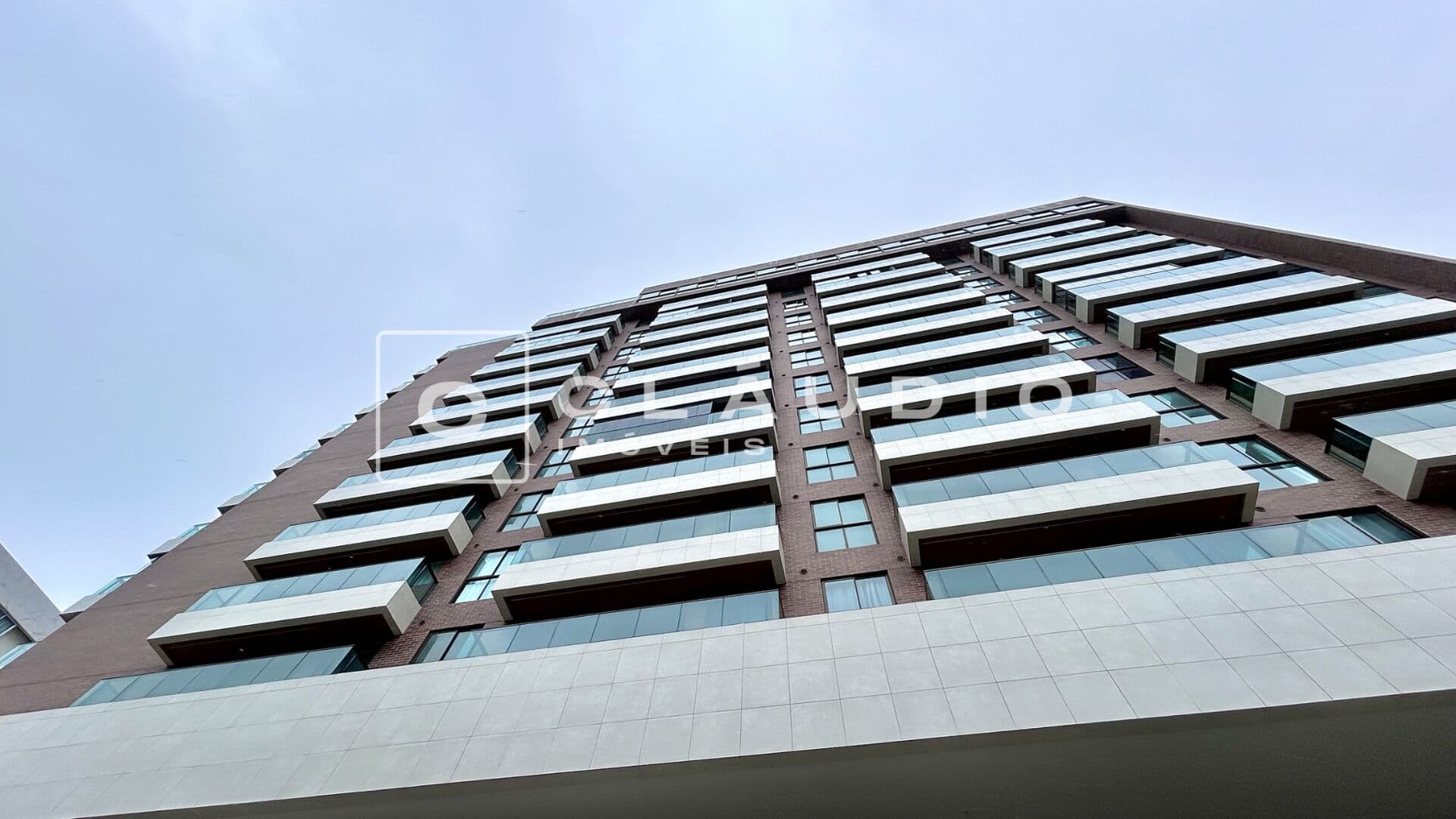 Apartamento 2 Quartos Alto Padrão com Vista Mar