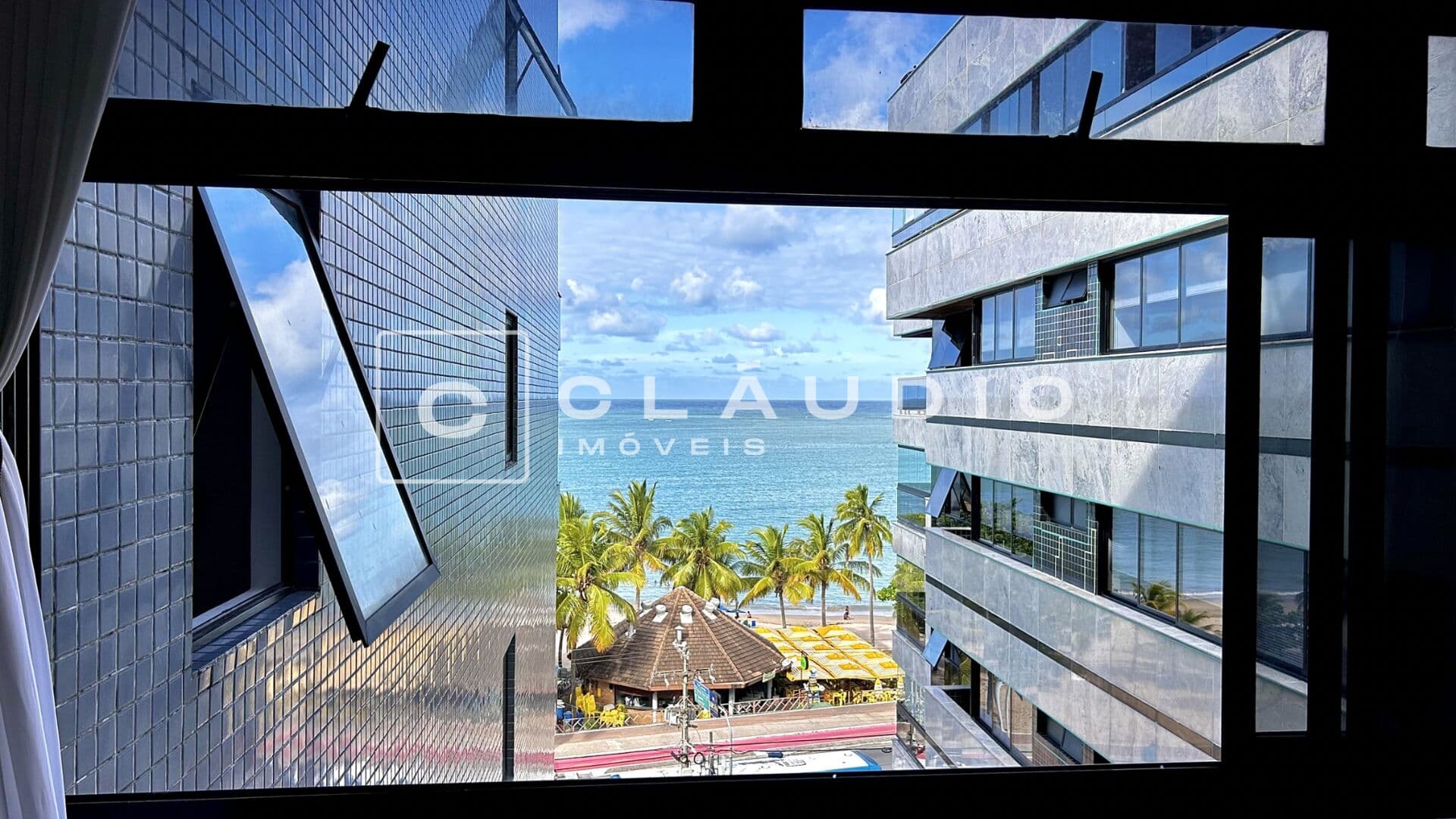 Apartamento Alto Padrão com 163m² Beira-Mar na Ponta Verde no Edifício Trindade