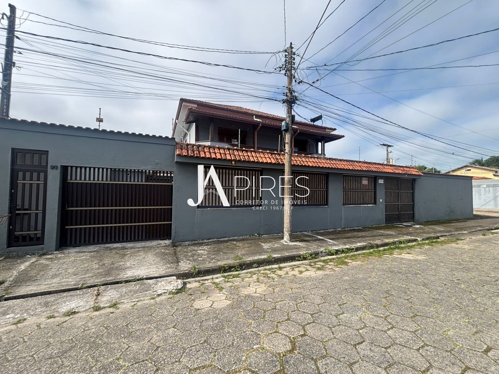 Belíssimo sobrado com ampla área de lazer e excelente localização