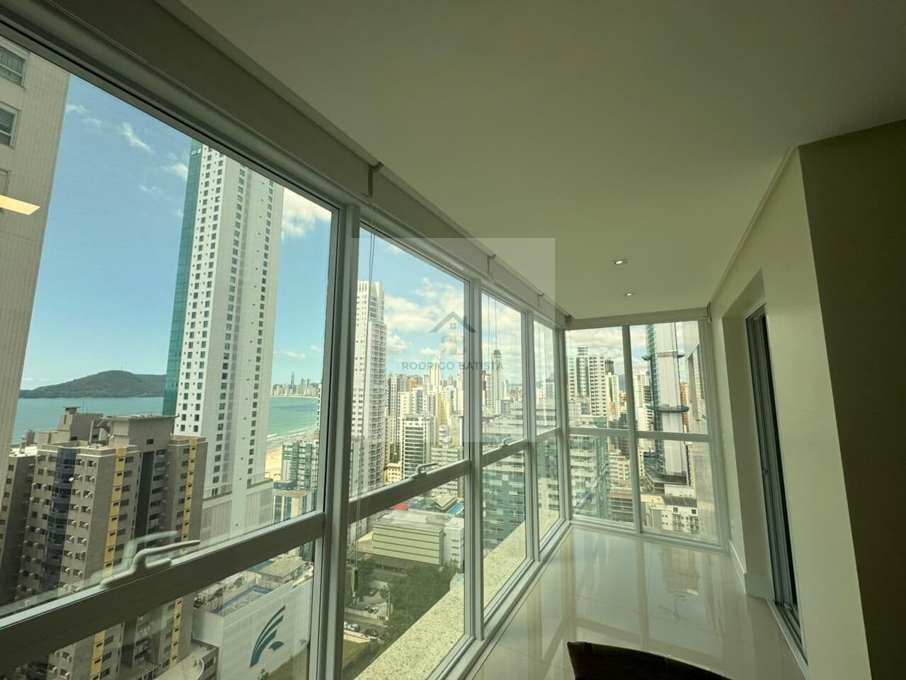 Apartamento 3 suítes Alameda Jardins quadra mar BC