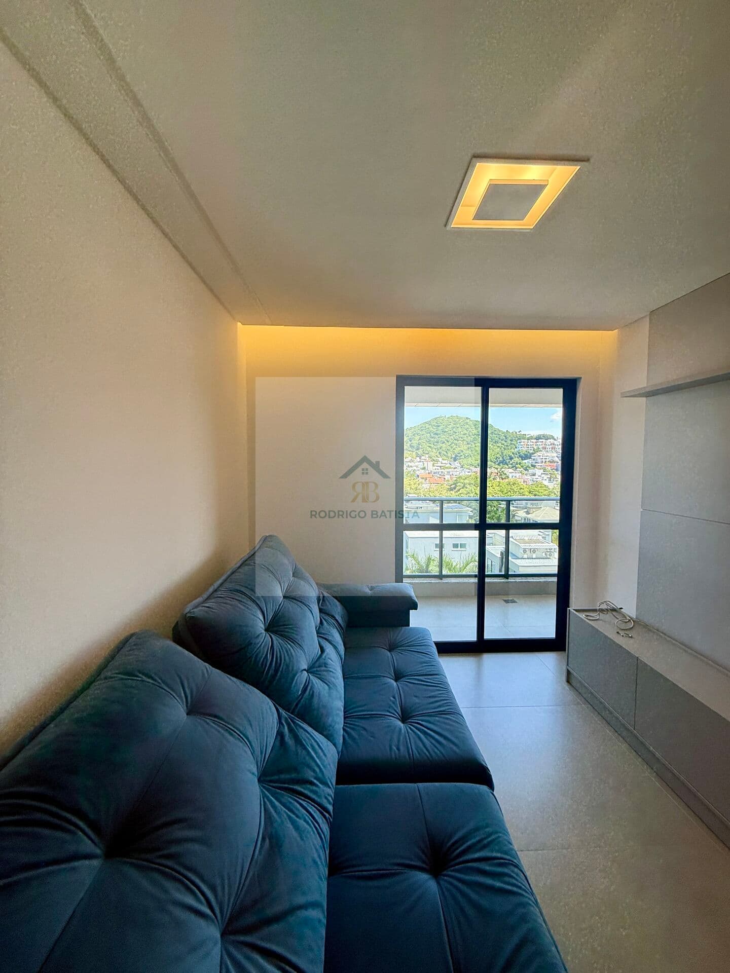 Locação Anual Apartamento mobiliado 3 quartos Praia Brava JK 399