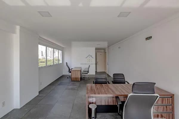 Sala comercial 43m² no Pioneiros BC