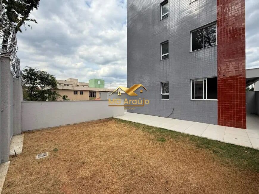 Apartamento com Área Externa, 02 Quartos, Santa Mônica, BH.