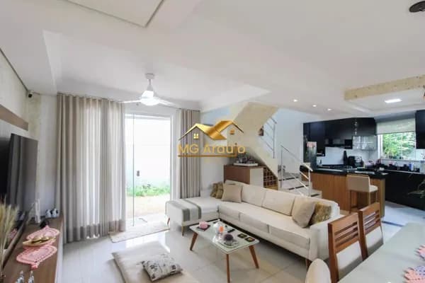 Casa Duplex com Área Privativa, 03 Quartos, Rio Branco, BH.
