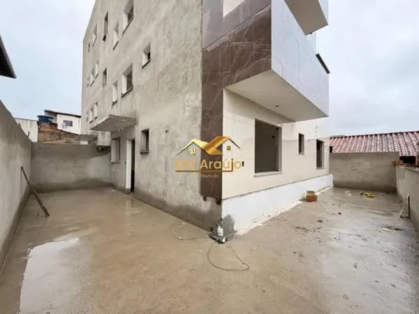 Apartamento com Área Externa, 02 Quartos, Santa Mônica, BH.