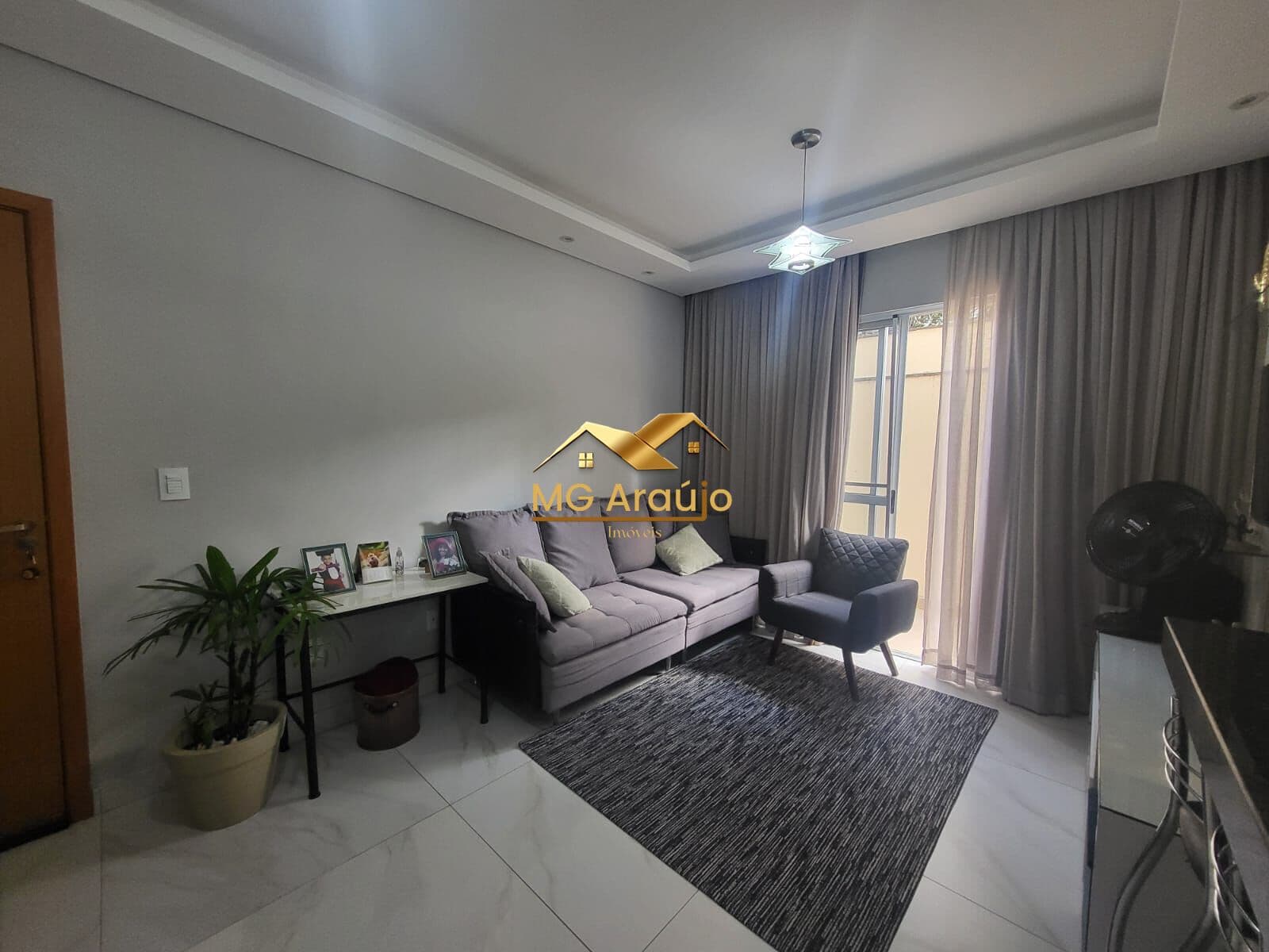 Apartamento Com área externa, 02 Quartos, Jardim dos Comerciarios, BH.