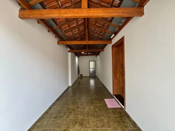 Casa à VENDA no Centro de Araraquara com três dormitórios.
