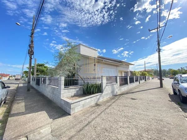 CASA DE LAJE COM 3 DORMT