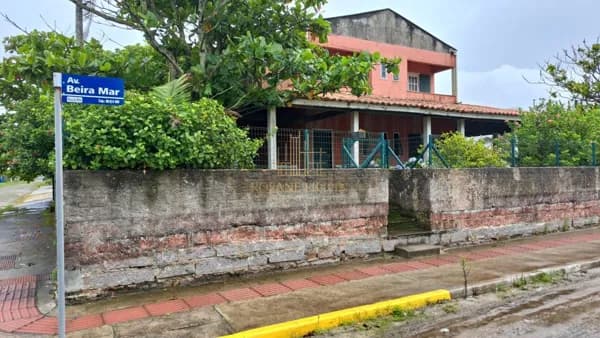 Casa de alvenaria a venda na praia