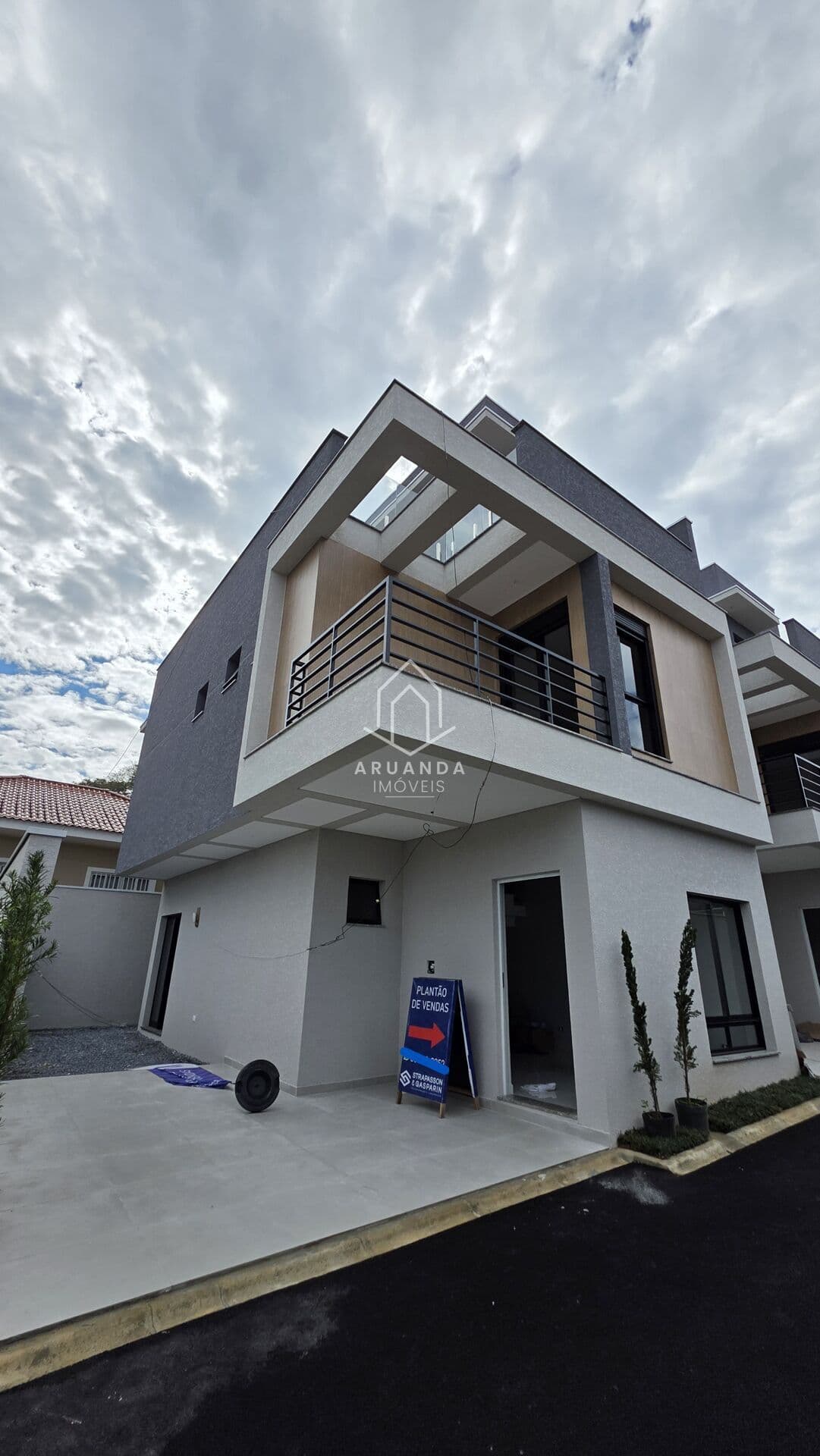 Casa em Condomínio no Bacacheri - Triplex - 129m² - Não Geminada