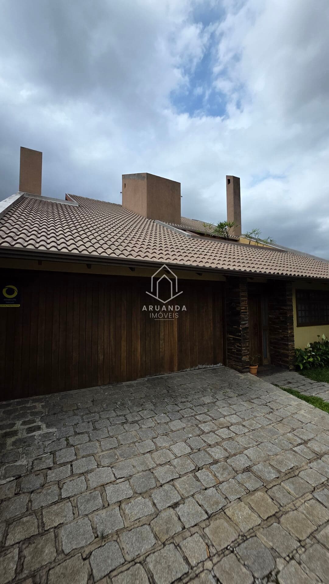 Casa 307m² - 5 Quartos - 4 vagas - Portão